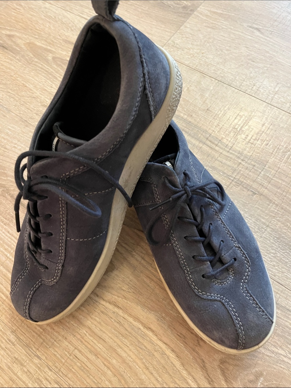ECCO Women’s Lace-Up Sneakers in Denim Blue Nubuck Leather Sz 40 (9-9.5)